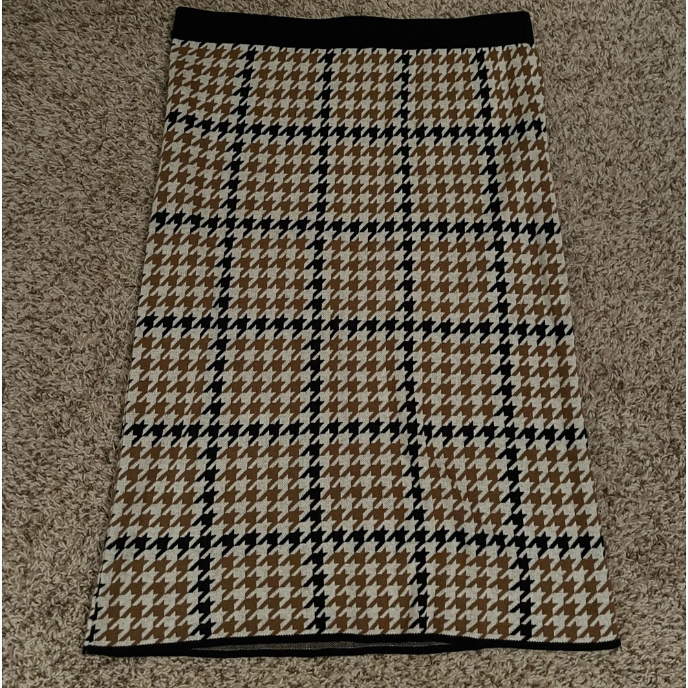 Who What Wear Star Houndstooth Sweater Skirt. Length 33”; Waist 20”